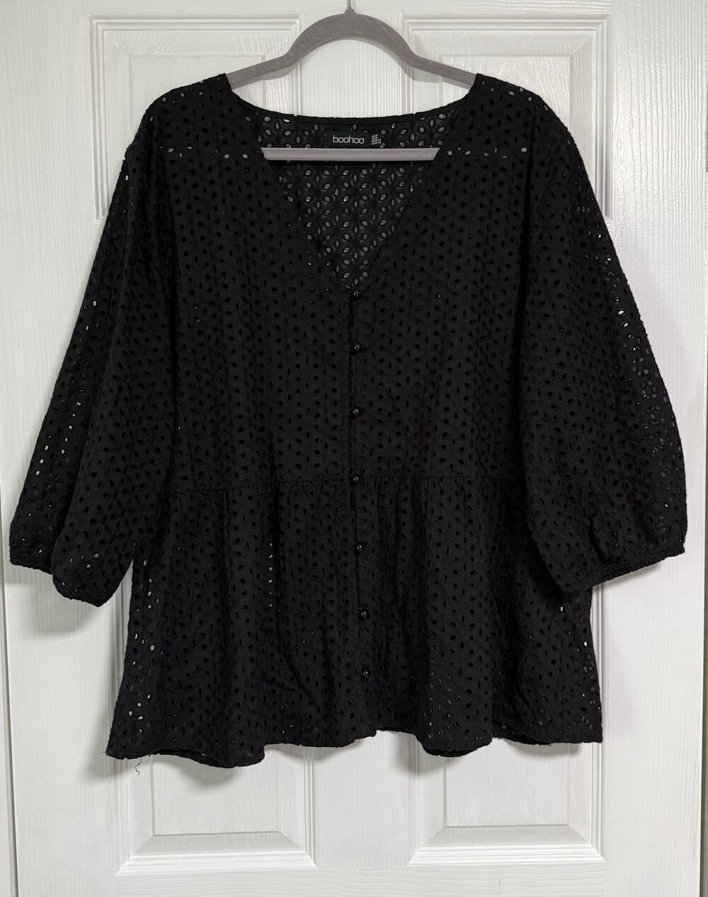 Boohoo Women's Black Eyelet V-Neck Blouse Size 16